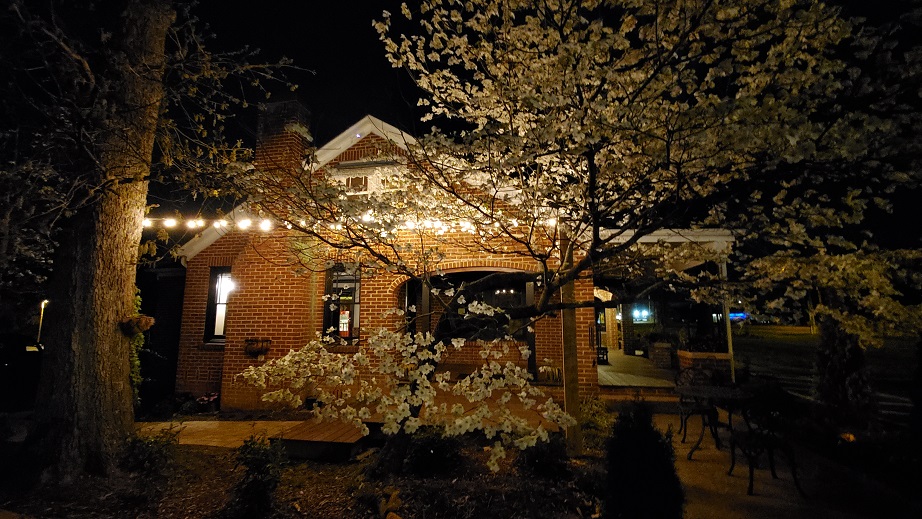 Night view of salon